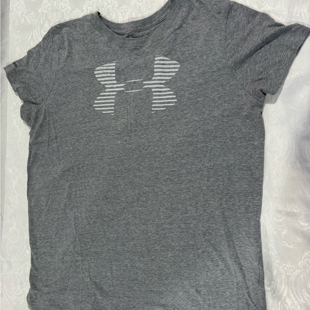 Under Armour Heather Gray Tee with Logo no tag size large woman’s
